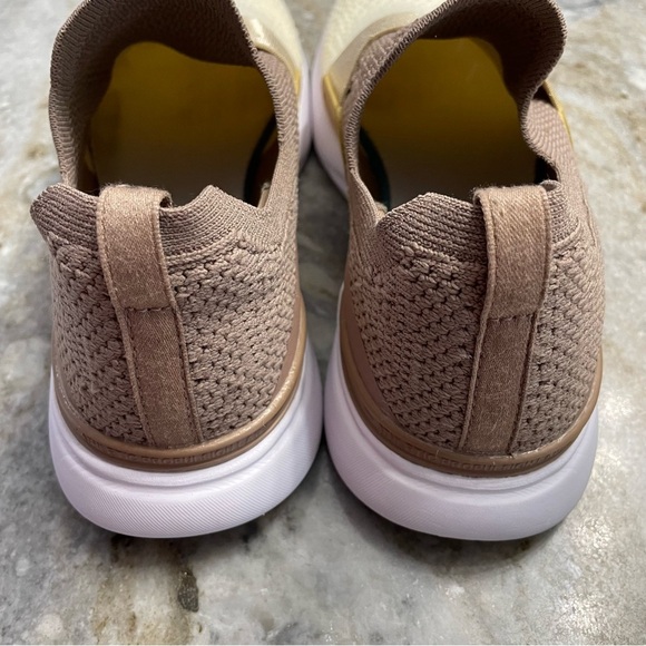 APL TechLoom Bliss Knit Running Shoe Women’s 7 - Picture 9 of 12